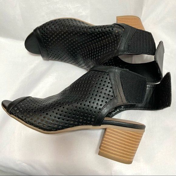 CALL IT SPRING Black Bootie with Ankle Straps Peep Toe Womens Size 7 - Picture 7 of 12